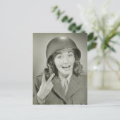 ヘルメットをかぶった女性 ポストカード (スタンド正面)