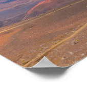 ヘレアカラクレーターのシンダーコーンと山 ポスター (角)