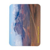 ヘレアカラクレーターのシンダーコーンと山 マグネット (縦)