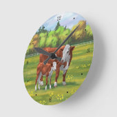 ヘレフォード·コウ&キュート·ウーフ·イン·サマー·パスチャー ラウンド壁時計 (傾斜)