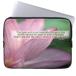 ヘレン感動的ケラー引用文感じ「ハート」 ラップトップスリーブ