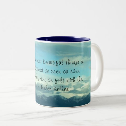 ヘレン・ケラーの引用文のモンタナの空のマグ ツートーンマグカップ (正面右)