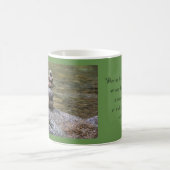 ヘレン・ケラーの引用文の流れのマグのケルン コーヒーマグカップ (中央)