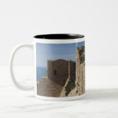 ヘロデが建てたカエサレア港跡素晴らし ツートーンマグカップ (左)