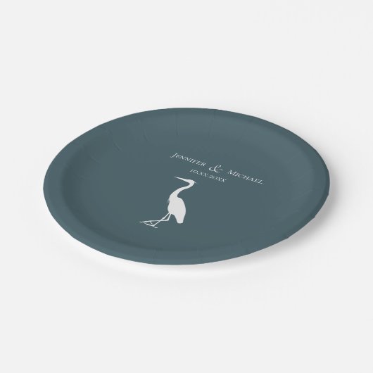ヘロンシルエットホワイトオンダークティール(緑がかった色)ブルーシンプル ペーパープレート (アングル)
