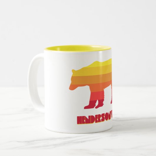 ヘンダーソンビルノースカロライナのレインボーベア ツートーンマグカップ (正面左)