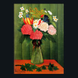 ヘンリー・ルソーの花瓶の中の花 ポスター<br><div class="desc">赤いテー素晴らしブルに緑の質感の背景を持つ緑の花瓶の絵画だ。花瓶は花でいっぱいだ。</div>