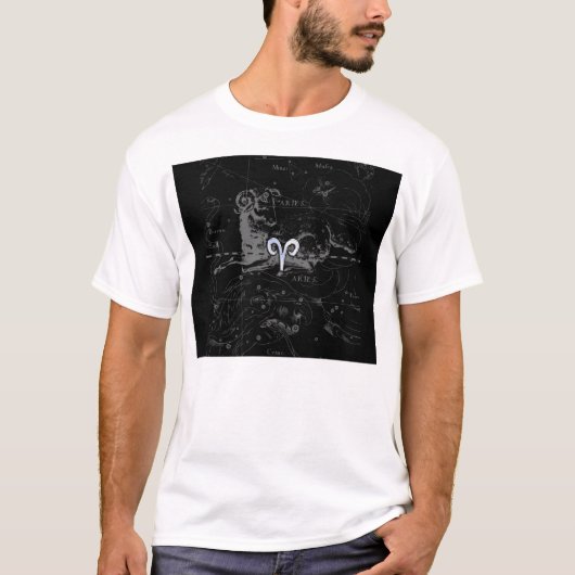 ヘヴェリウス風の占星術の背景にクローム仕上げの牡羊座シンボル Tシャツ (正面)