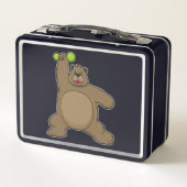 ベアウィズダンベルアットヨガフィットネス メタルランチボックス (裏面)