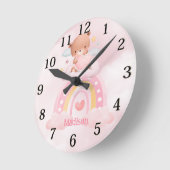 ベアパーソナライズされたガールズレインボー ラウンド壁時計 (傾斜)