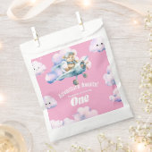 ベアリング・ウィング：テディ初の誕生日遠征 フェイバーバッグ (クリップ留めされた状態)