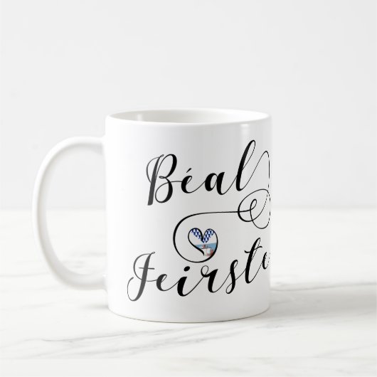 ベアルフェイルスト国旗のハート、ベルファスト コーヒーマグカップ (左)