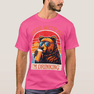 ベアービールアウトドアおもしろいグリズリーハイキング Tシャツ