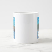 ベア魚釣りインリバー-アラスカ州スカグウェイ ジャンボコーヒーマグカップ (正面)