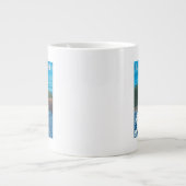 ベア魚釣りインリバー-アラスカ州ラトウシュ ジャンボコーヒーマグカップ (正面)