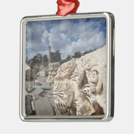 ベイトシェアン国立公園、ローマ時代の遺跡 メタルオーナメント (左)