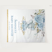 ベイビーブルーの花柄のキュートなゾウの男の子ベビーシャワー タペストリー (正面(横))