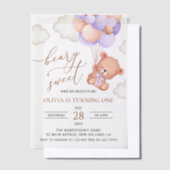 ベイビーベア、パープルの風船、ファーストバースデー ベラム紙招待状 (オフセット)