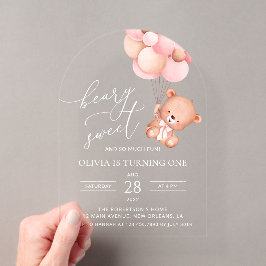 ベイビーベア、ピンクの風船、1歳の誕生日 アクリル招待状