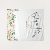 ベイビー・イン・ブルーム ピンクの花のベビーシャワータペストリー タペストリー (正面(横))