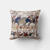 ベイユースタペストリー1066ノルマン騎士と射手 クッション (裏面)