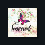 ベインスパイア引用文&ピンクバタフライシャビーコラージュ キャンバスプリント<br><div class="desc">ギャラリーのキャンバスの印刷ことわざ:インスパイア Be.インスパイア書トレンディークール・スクリプトフォント。紫のアクセントエレガントを持つピンクのマゼンタの蝶で設計。背景はピンクのバラや他の装飾的な要素と粗末なヴィンテージのコラージュである。バイブ魅力的お洒落ー。</div>