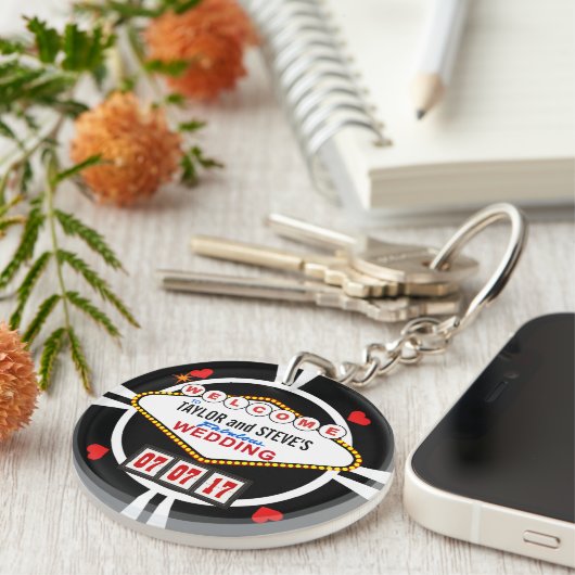 ベガスのカジノの好意のポーカー用のチップの結婚 キーホルダー (正面右)
