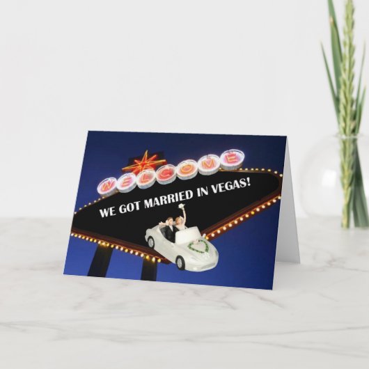 ベガ得スに結婚した行くぞ！車の中の新郎新婦 案内状 (正面)