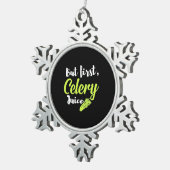 ベジタリアンが最初のセロリジュース スノーフレークピューターオーナメント (右)