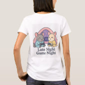 ベスティスゲームナイト – コージーチンチラVibes Tシャツ (裏面)