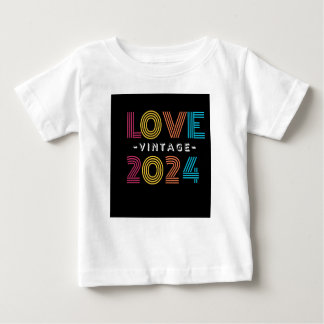 ベストセラーのラブ 2024 Tシャツ - 大胆なハートデザイン