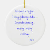 ベストセラーの作家のクリスマスのオーナメント セラミックオーナメント (裏面)