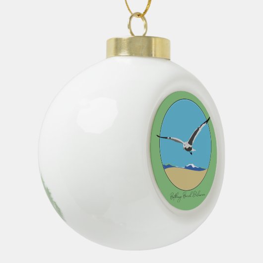 ベタニービーチ、デラウェア海カモメ飛んでいるビーチ セラミックボールオーナメント (左)