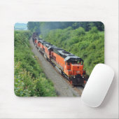 ベッセマーとエリー湖#910が南行きのトラを先導 マウスパッド (マウス)