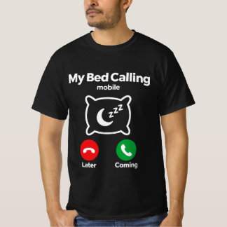 ベッドが呼んでいる – 笑える寝るの大好きTシャツ Tシャツ