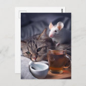 ベッドで休んでいる病子猫 ポストカード (正面/裏面)