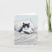 ベッドで本を読む猫 カード (正面)