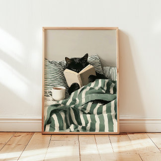 ベッドで本を読む黒猫 ポスター