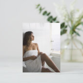 ベッドに横たわるメキシコ人女性 ポストカード (スタンド正面)