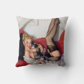 ベッドのセクシーなピンナップの女の子 クッション (裏面)