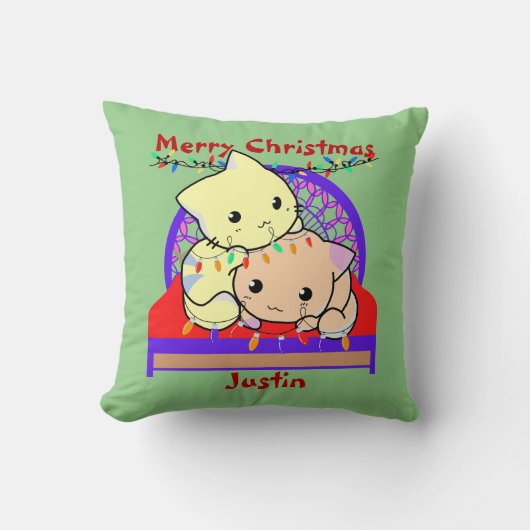 ベッドの上の猫のクリスマスパーソナライズされた、名前 クッション (正面)