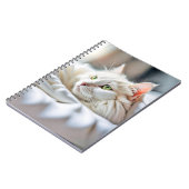 ベッドの中の白猫 ノートブック (左側)