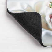 ベッドの中の白猫 マウスパッド (コーナー)