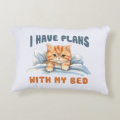 ベッドの予定がある – Cozy Orange Cat アクセントクッション (裏面)