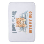 ベッドの予定がある – Cozy Orange Cat バスマット (正面縦)