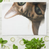 ベッドの写真のベンガルかわいい猫 キッチンタオル (折り畳み)