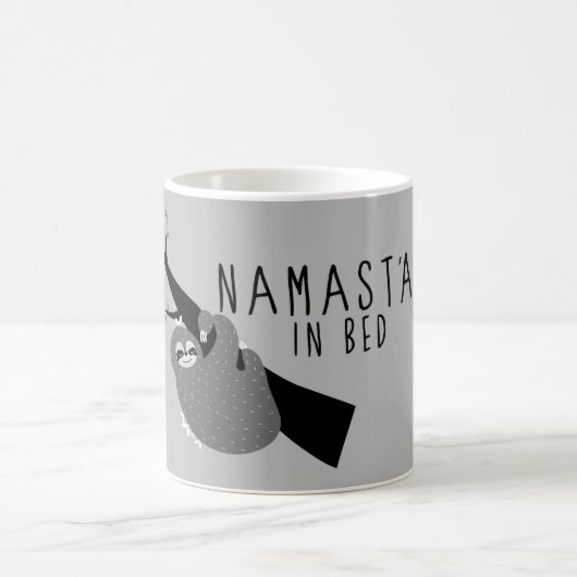 ベッドの怠惰でnamast'ay コーヒーマグカップ (中央)