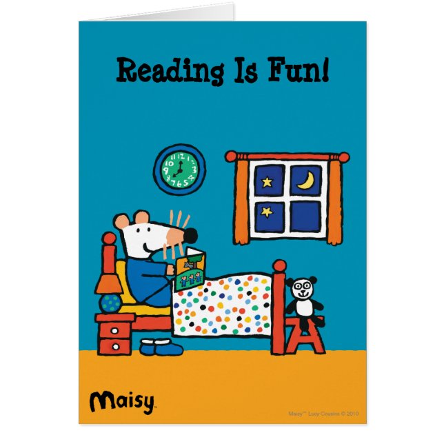 ベッドの青のパジャマの準備ができているMaisy (正面)