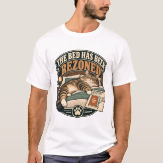 ベッドは猫の領地に変更されました Tシャツ