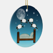 ベッド、空、及び夜のヒツジを数えること セラミックオーナメント (右)